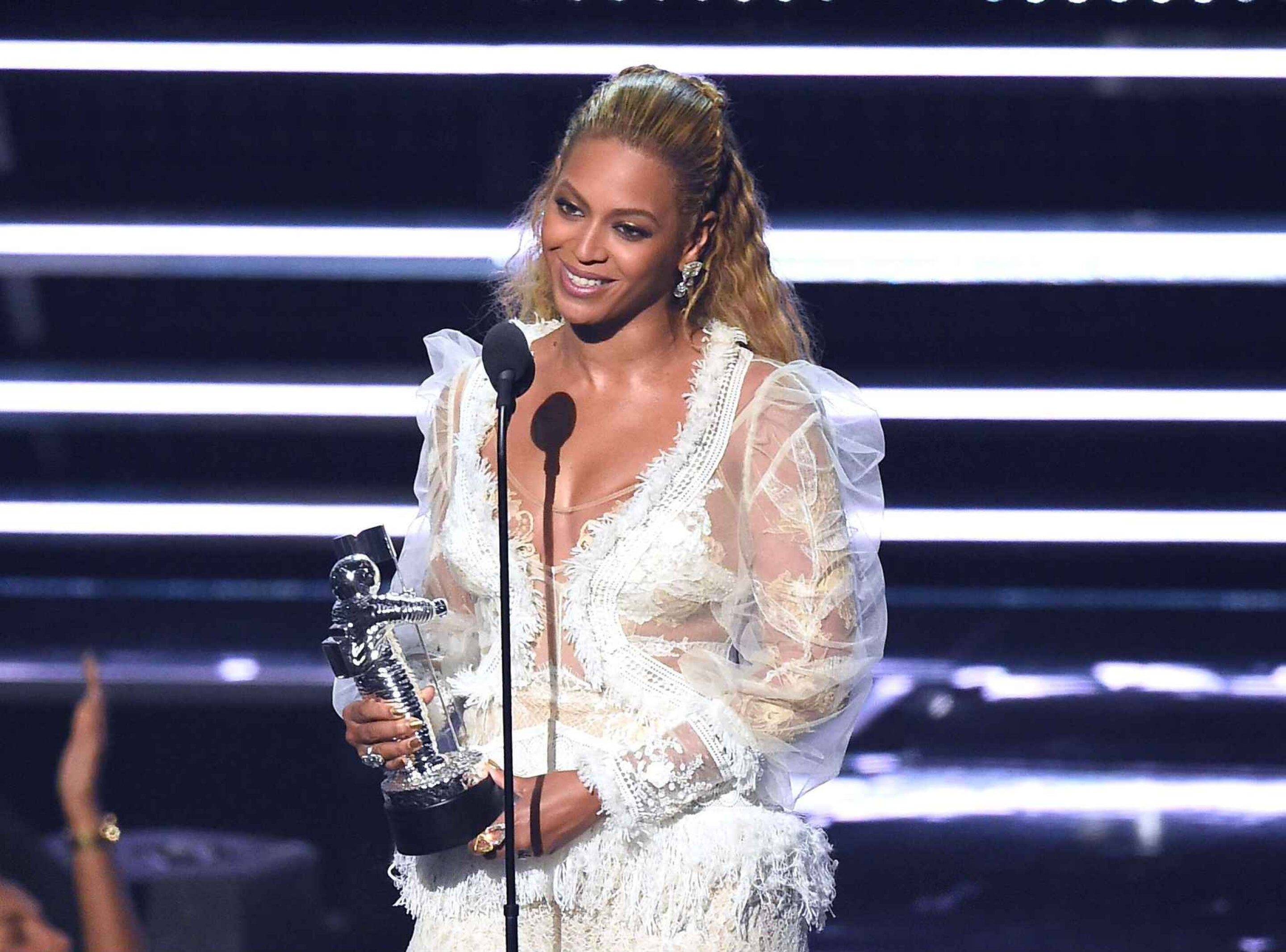 Beyoncé grande gagnante des MTV Video Music Awards ! [VIDEO]