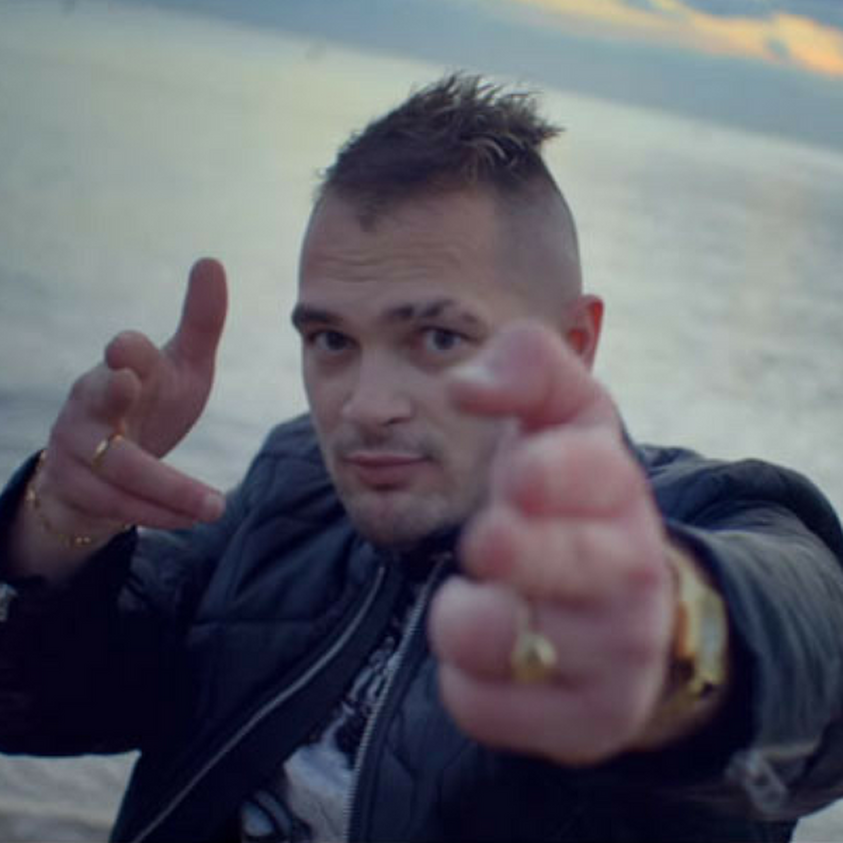 Encore un nouveau clip pour Jul ! 