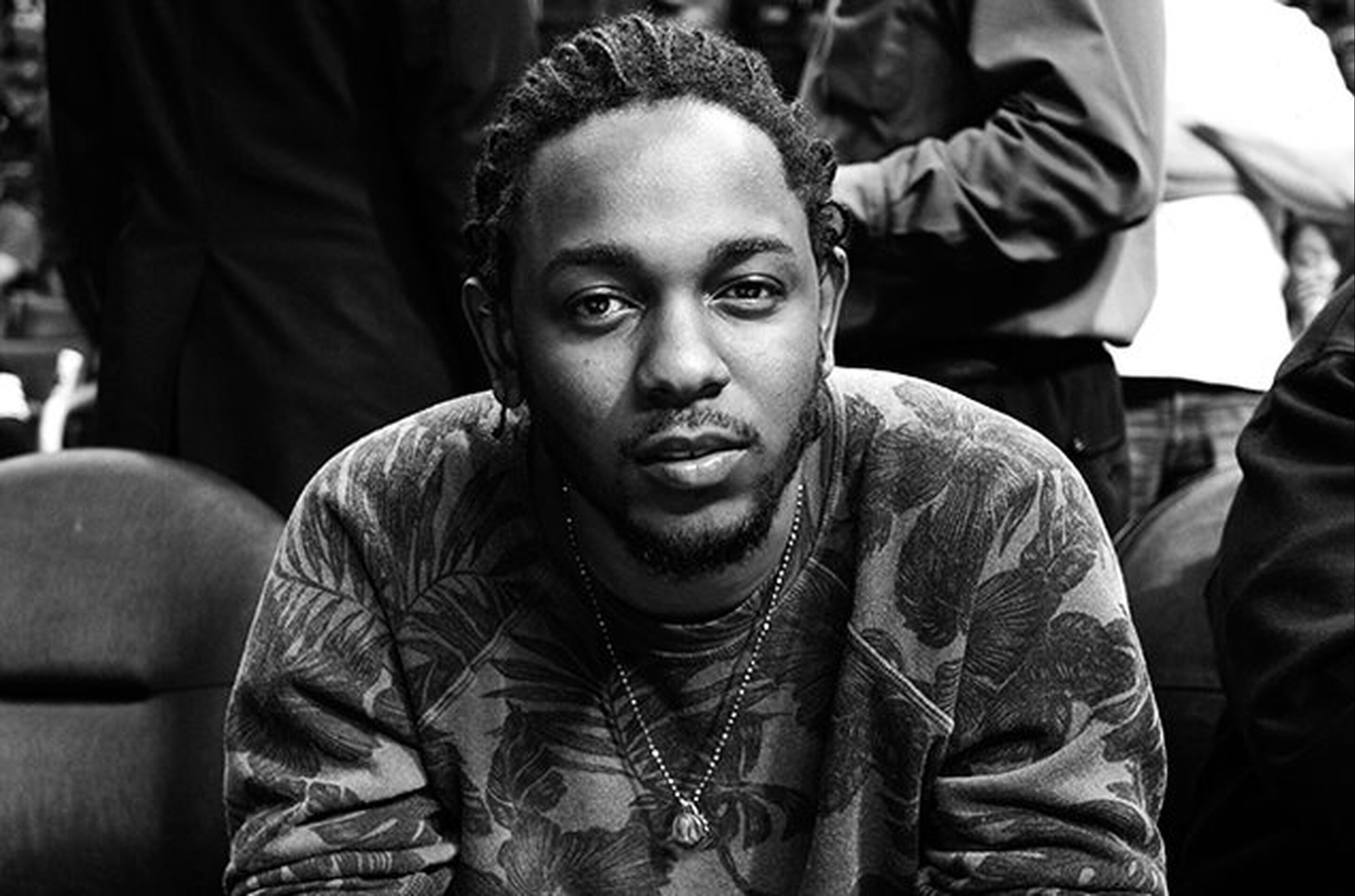 Kendrick Lamar a la main sur le cœur