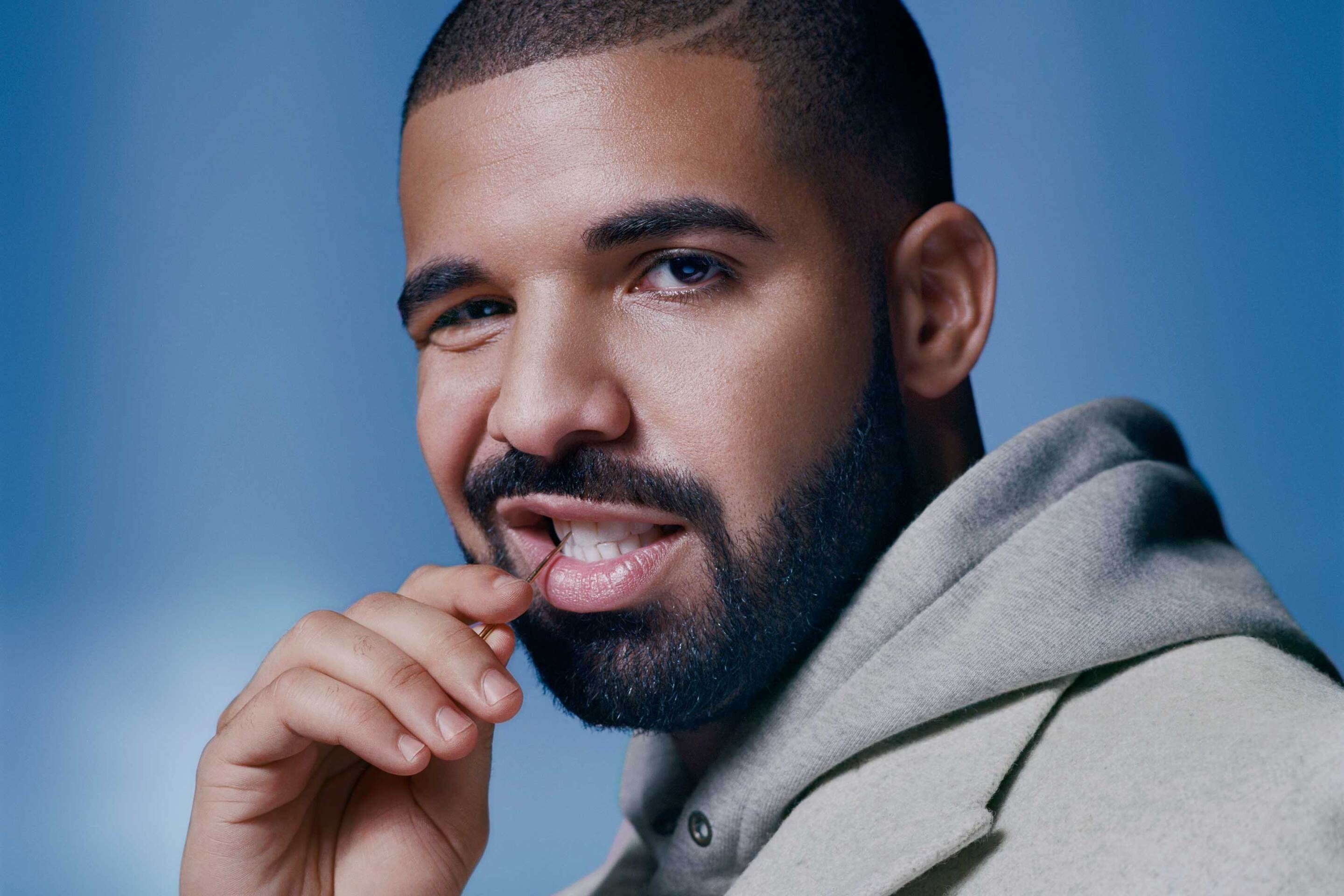 Drake défend une meuf et menace un fan ! 