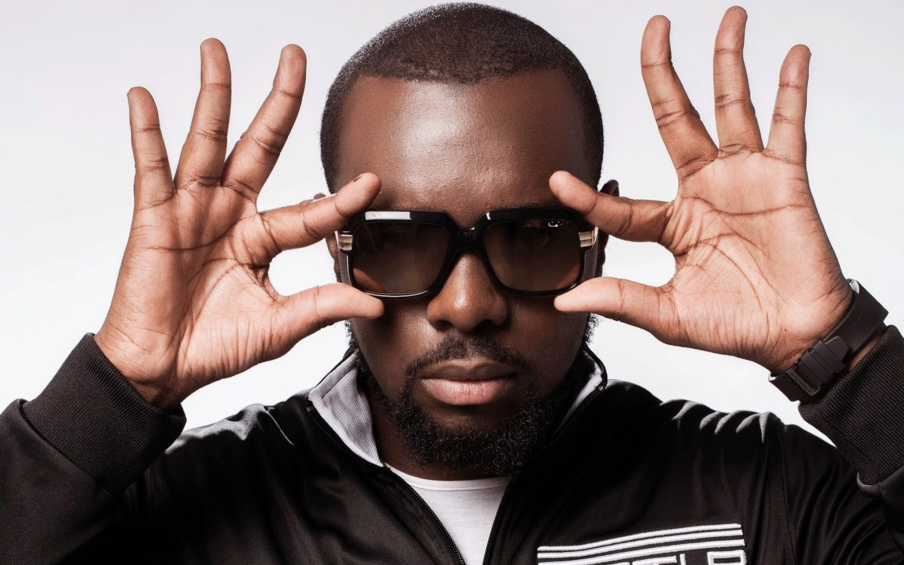 Le Twitter de Maitre Gims piraté ! 