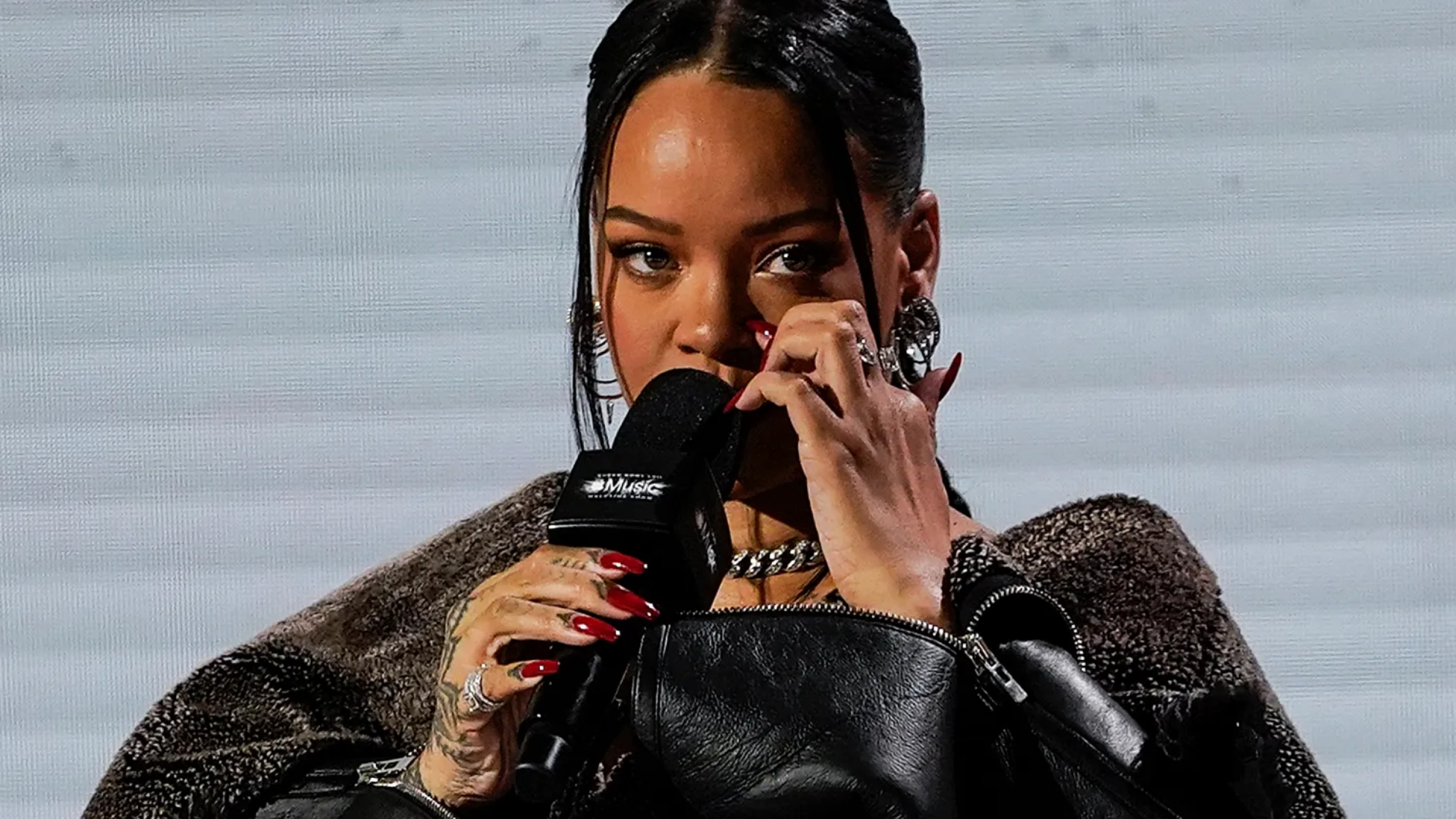 L'apparition surprise de Rihanna au concert de Jay-Z !