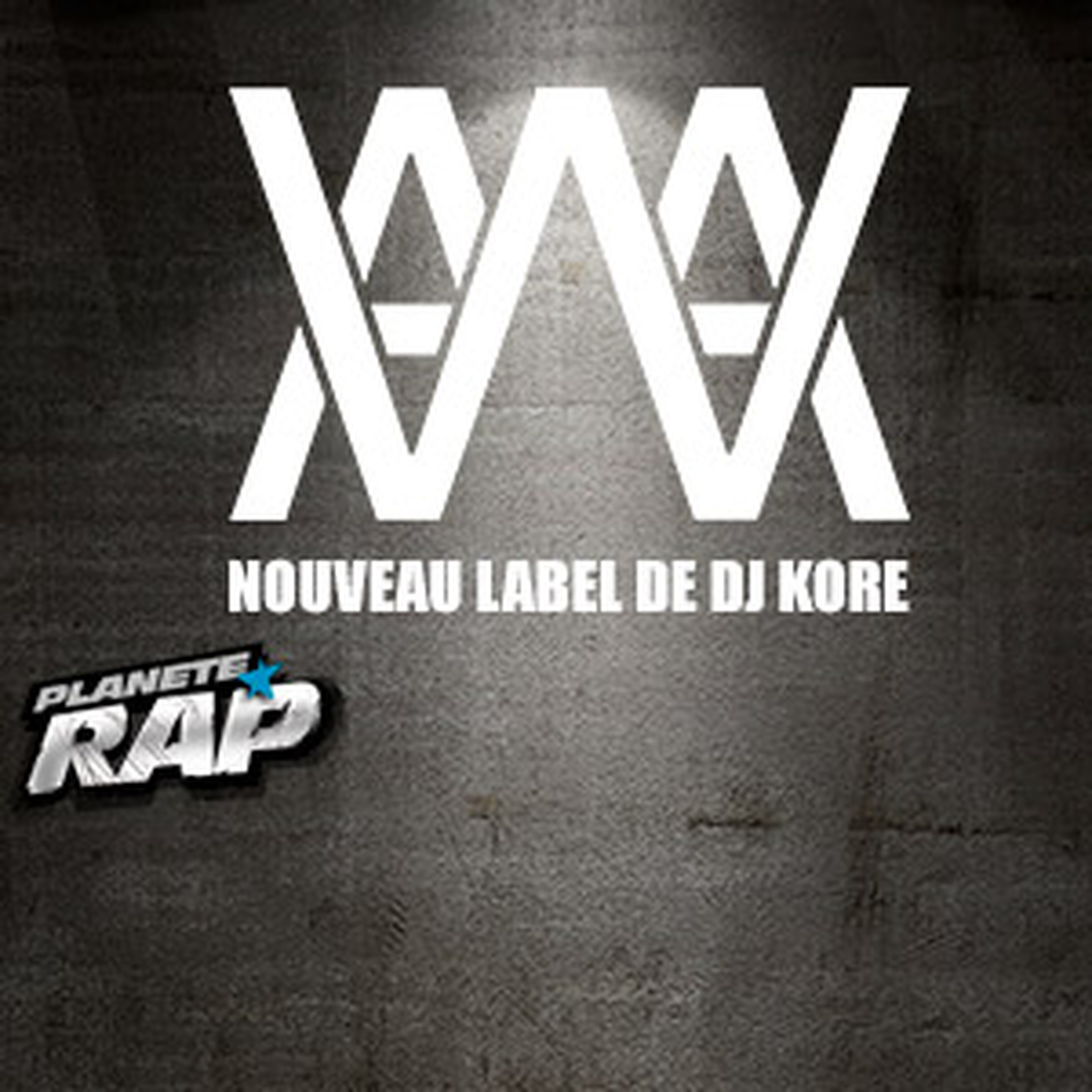 Fred reçoit le label de DJ KORE : AWA !
