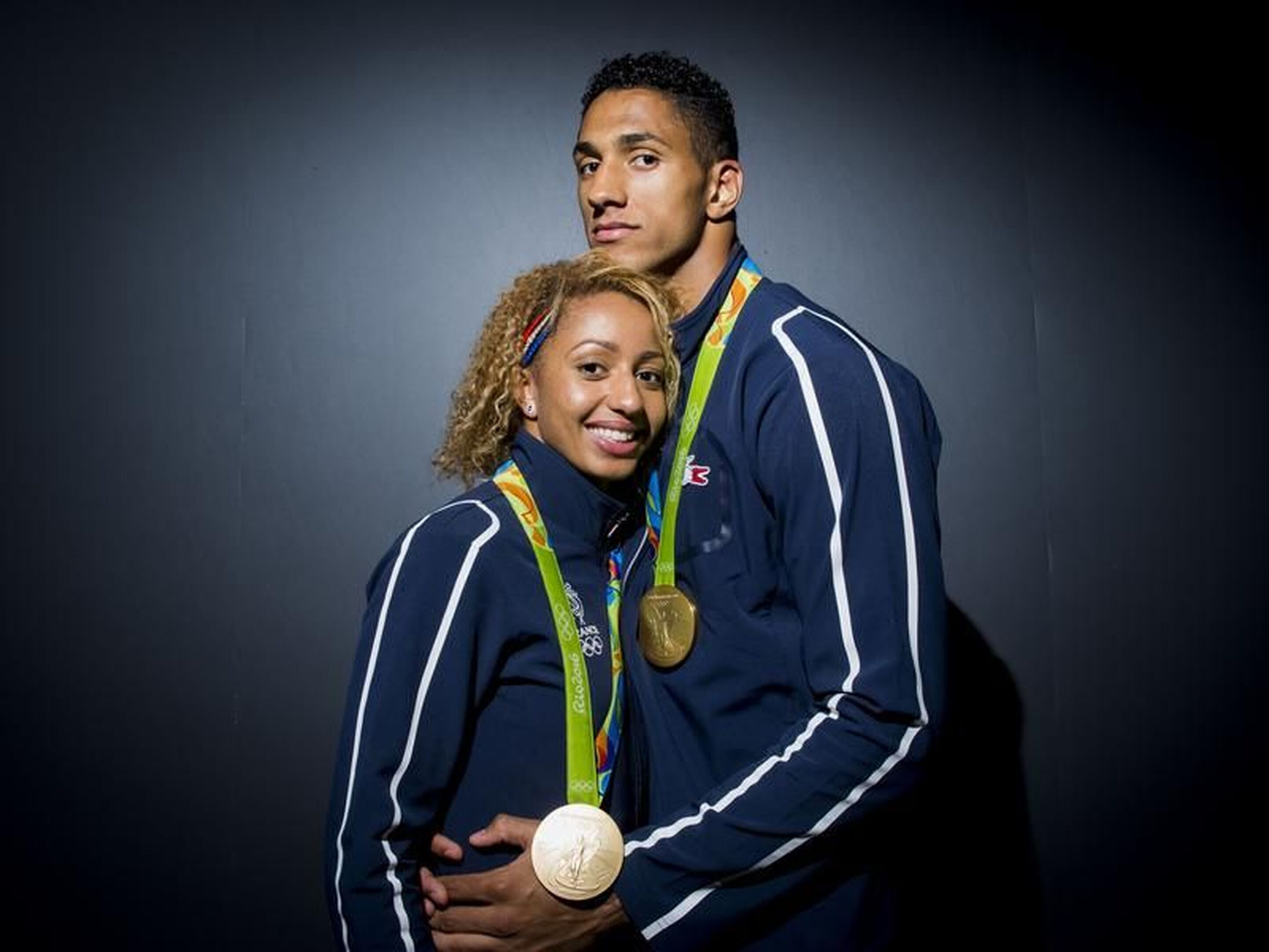 Estelle Mossely enceinte et célib !