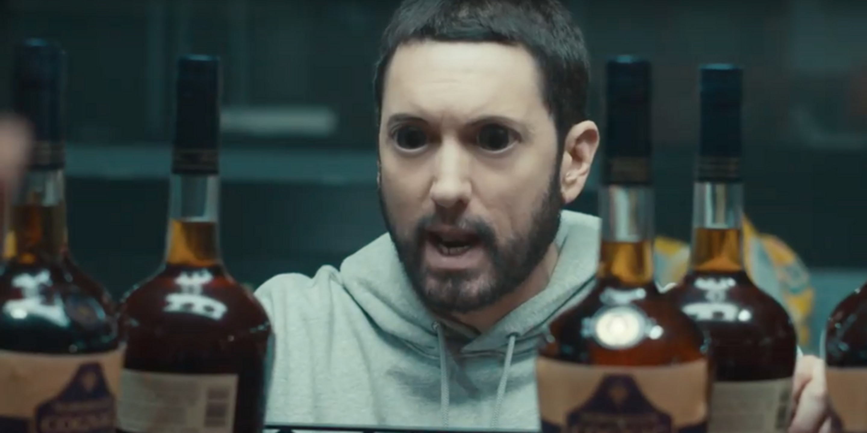 Eminem en plein délire dans le clip de Godzilla !